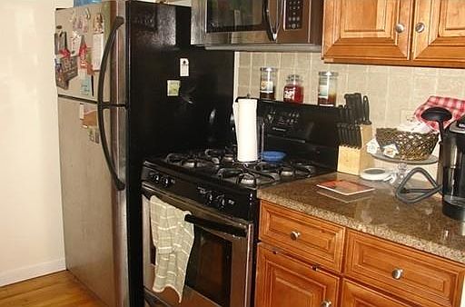 2nd image of 56 Townsend St APT D25