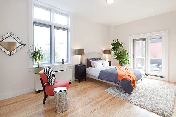 Sold by aptsandlofts.com | media 13