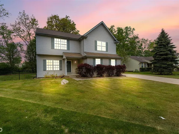 35677 Huntley Ct, New Baltimore, MI 48047