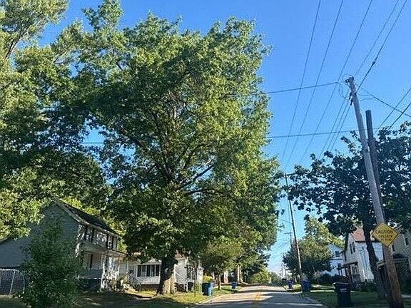 4th image of 231 W Harris Ave