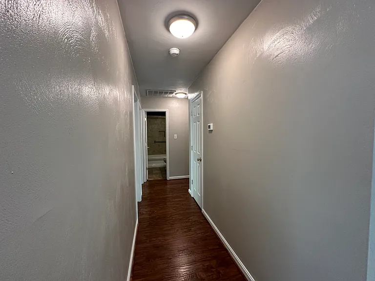 909 Chigwell Rd — Photo 15