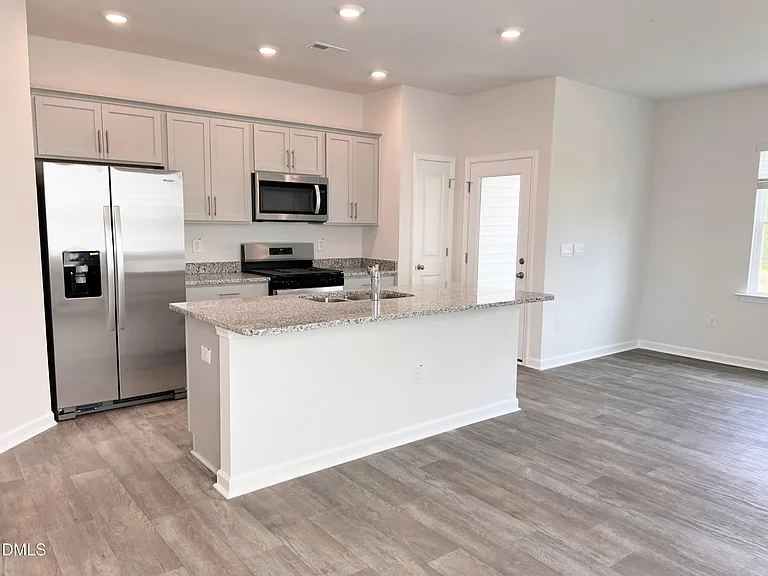 455 David Hill Dr — Photo 2
