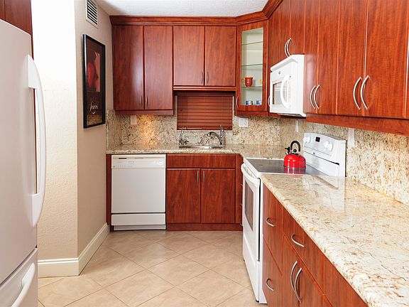 4th image of 830 S Hollybrook Dr APT 309