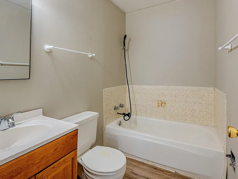 201 Burma Dr NE — Photo 15