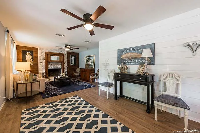 305 Riverside Dr — Photo 8
