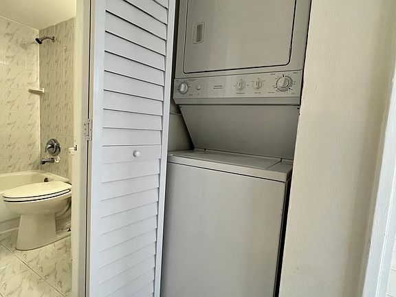 5th image of 8231 NW 8th St APT 502