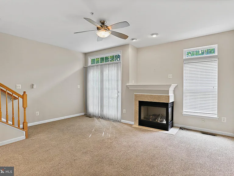 570 Eisenhower Dr — Photo 5