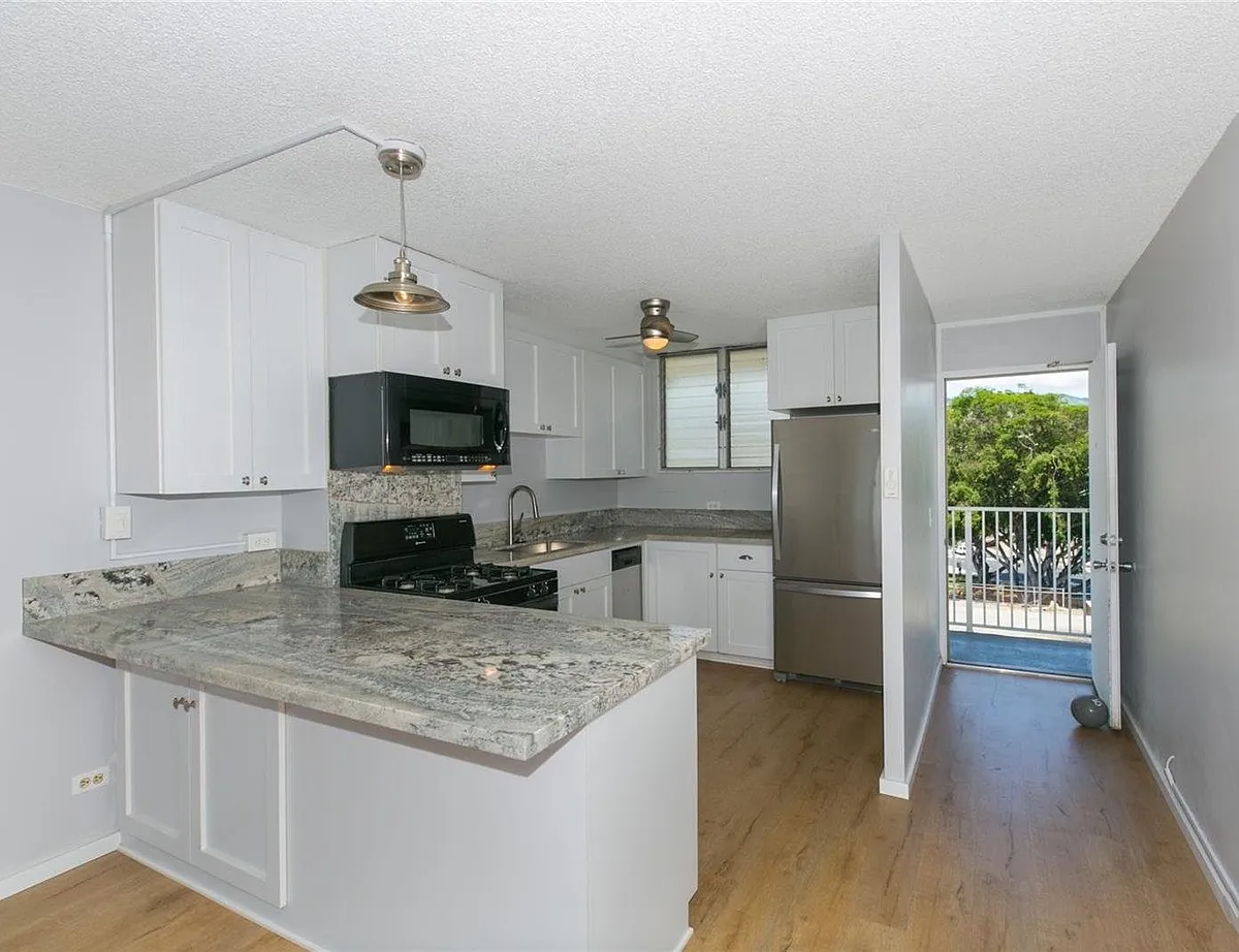 Building Photo - 910 Kapahulu Ave #703