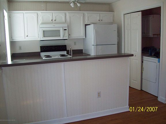 4th image of 1079 Parkview Cir S