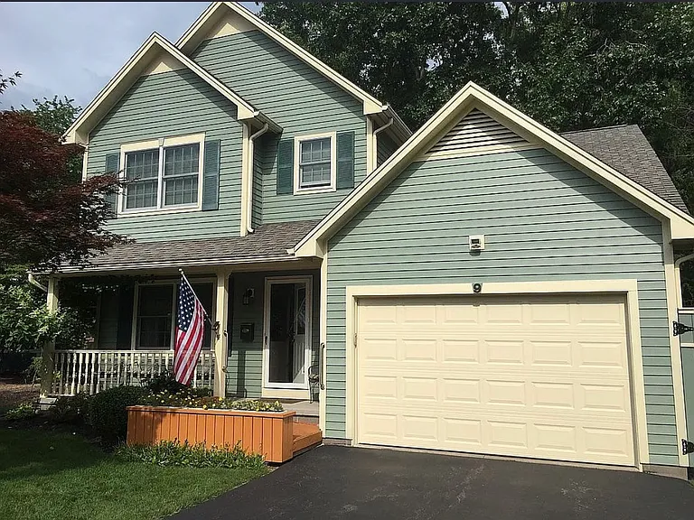 9 Wisteria Ln — Photo 1