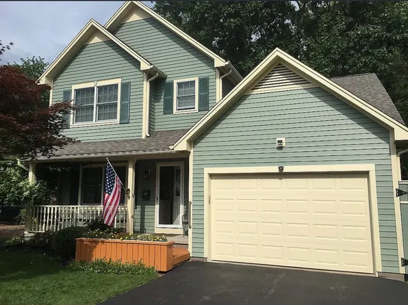 9 Wisteria Ln, Rochester, NY 14617