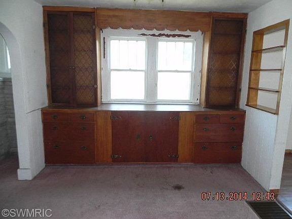 3rd image of 137 Surby Ave
