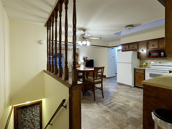 4th image of 7484 Pinegrove Dr #43