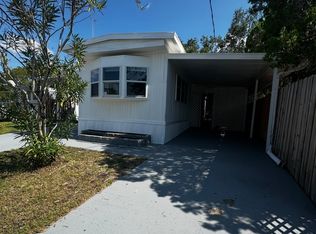 630 River Village Dr, Tarpon Springs, FL 34689