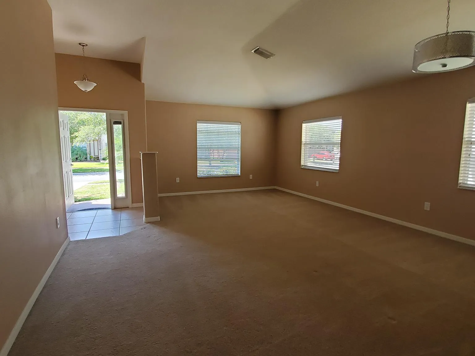 3 bed, 2045 sqft, $2,500 — Photo 4