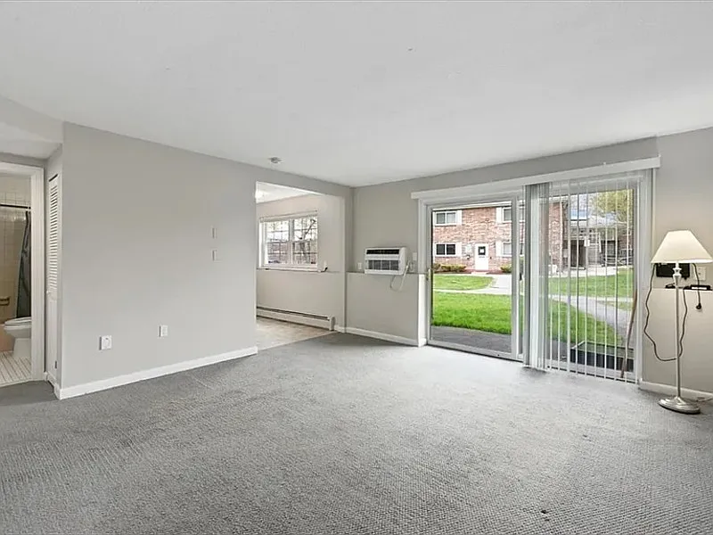 1 bed, 1.0 bath, 585 sqft, $1,690 — Photo 4