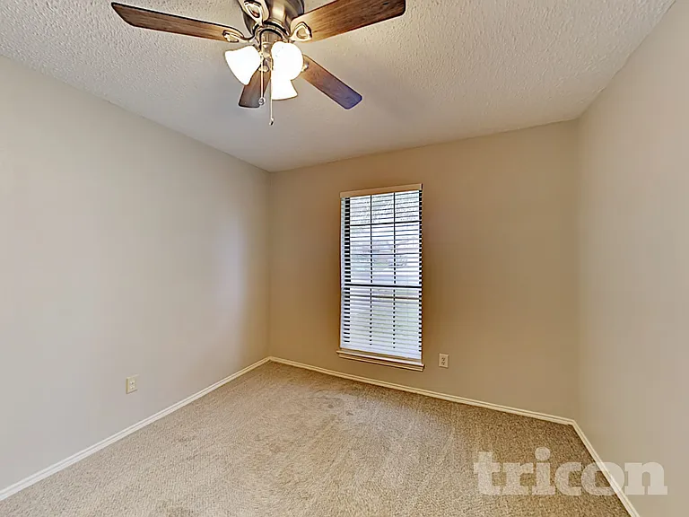 7421 Ridge Rd W — Photo 12