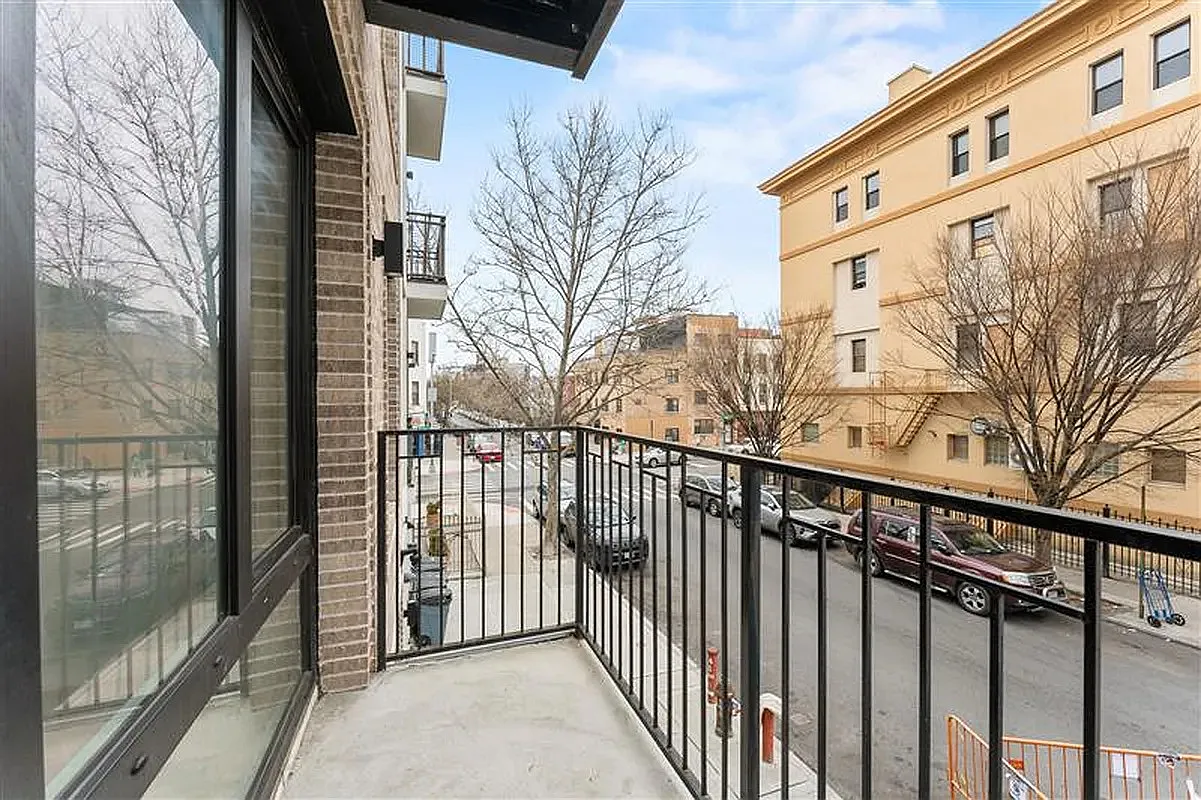 147 Stanhope Street — Photo 3