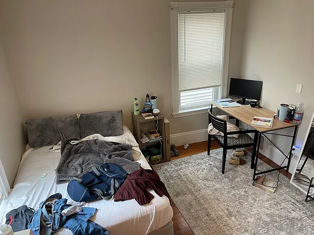 3 bed, 1200 sqft, $3,300 — Photo 3