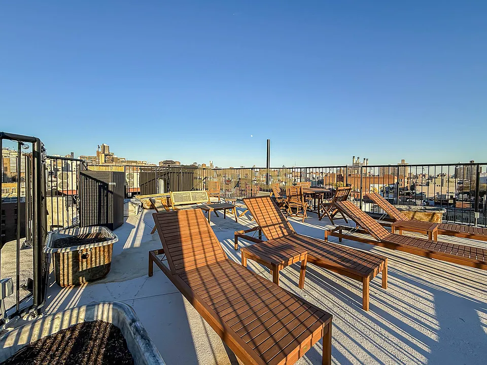 322 E 11th St #4