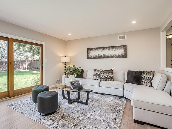 4th image of 4872 Kingbrook Dr