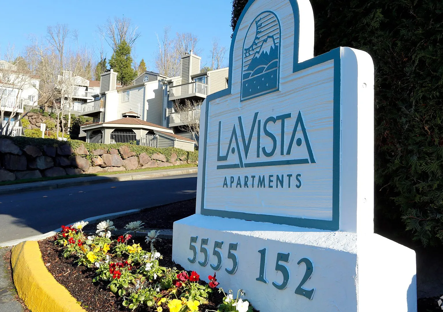 La Vista Apartments — Photo 1
