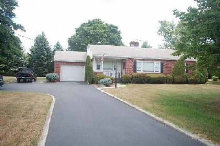 2nd image of 376 N Lewis Rd