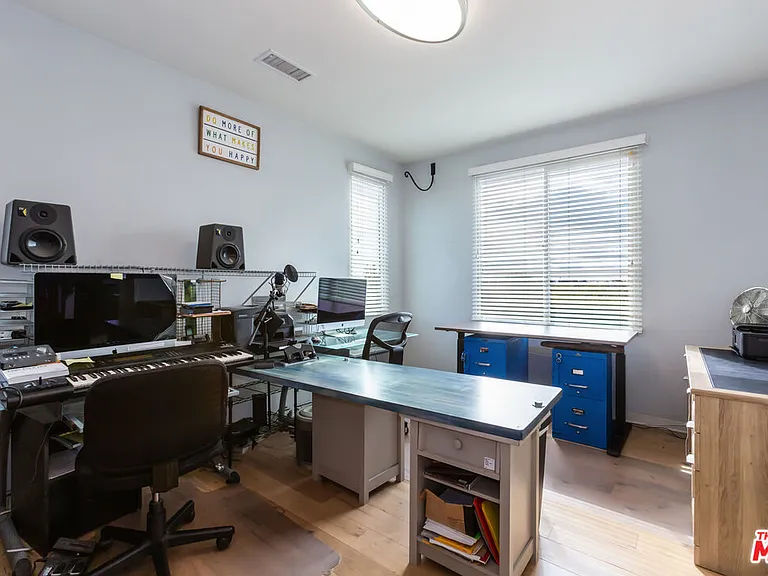 5547 Palm Dr — Photo 18