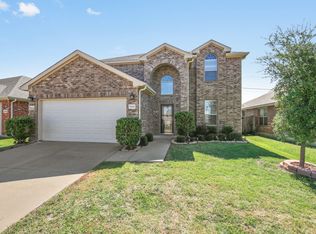 2048 Dripping Springs Dr, Forney, TX 75126