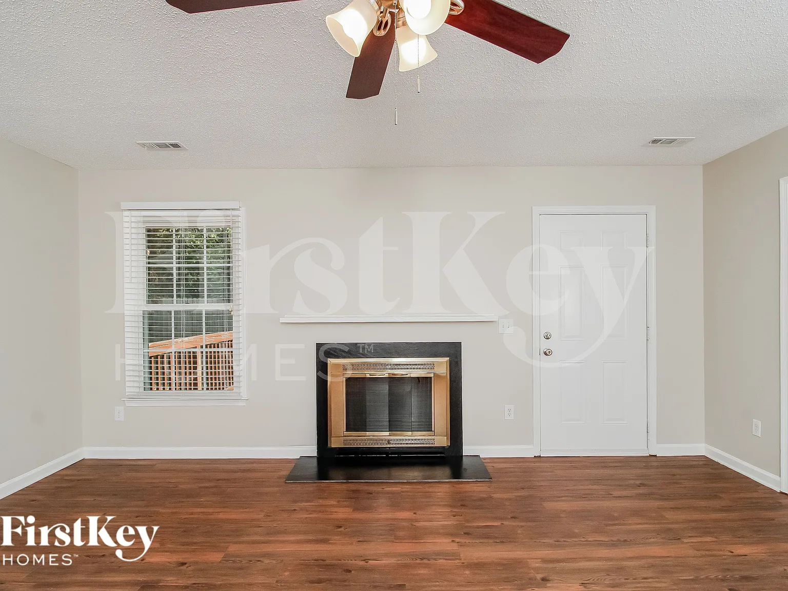 3 bed, 2.0 bath, 1440 sqft, $2,020 — Photo 2