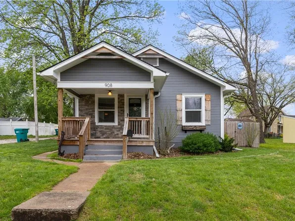 908 4th St, Osawatomie, KS 66064