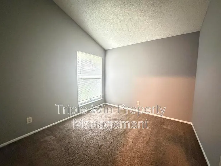 2450 Jenkee Dr — Photo 15