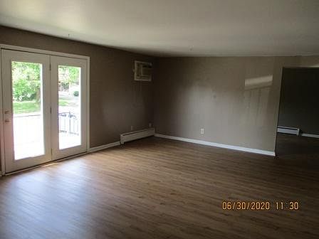 2nd image of 904 Nursery Rd APT 3