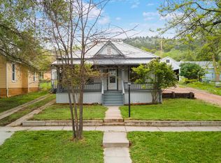 137 N 5th St, Hot Springs, SD 57747