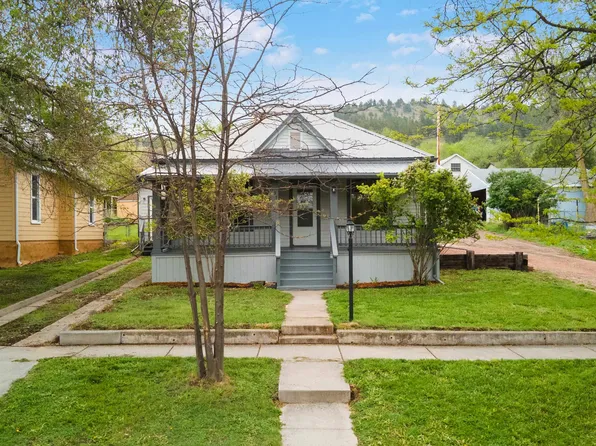 137 N 5th St, Hot Springs, SD 57747