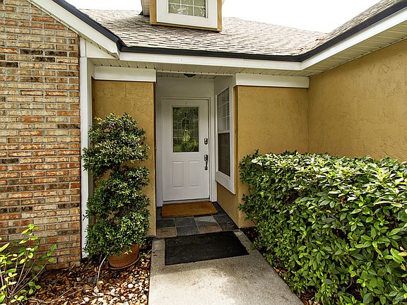 3rd image of 2033 Saint Martins Dr E
