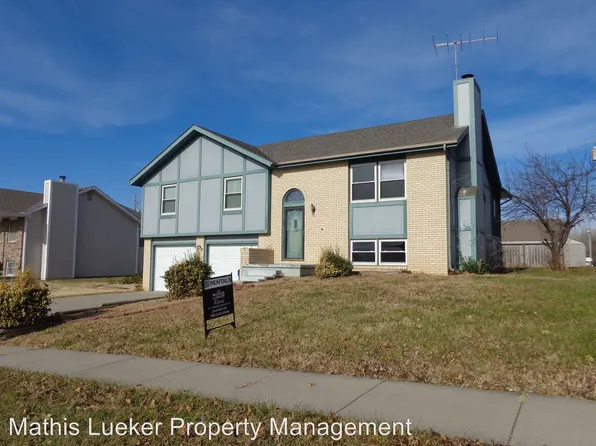 1912 Apache Dr, Junction City, KS 66441