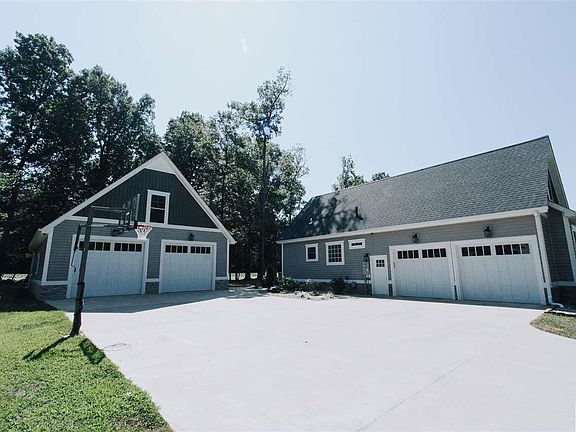 4th image of 268 Kaitlyn Ln N