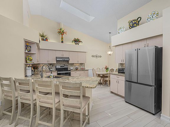 5th image of 4307 SE Brittney Circle