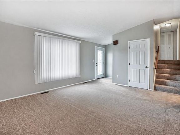 3rd image of 719 Hartland Dr