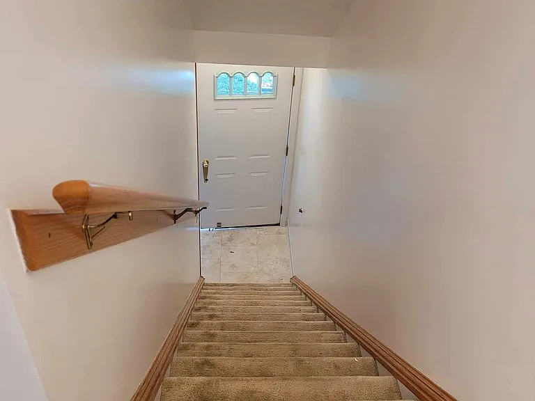 118 Hopewell Dr — Photo 4