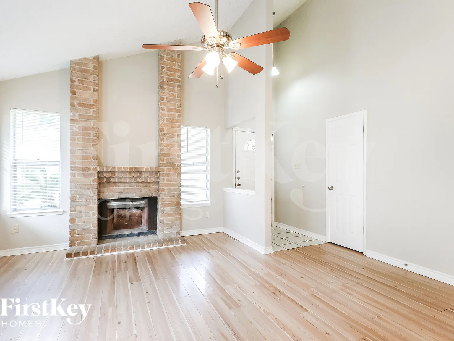 3 bed, 2.0 bath, 1124 sqft, $1,820 — Photo 3