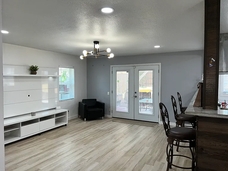 4003 Vanette Ln — Photo 7