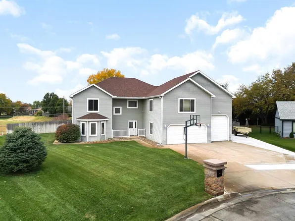 1112 Republic Cir, Salina, KS 67401