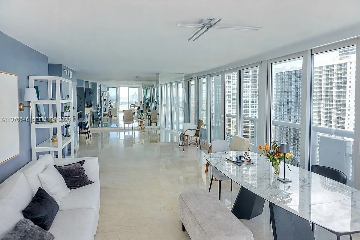 Building Photo - 1717 N Bayshore Dr #3334
