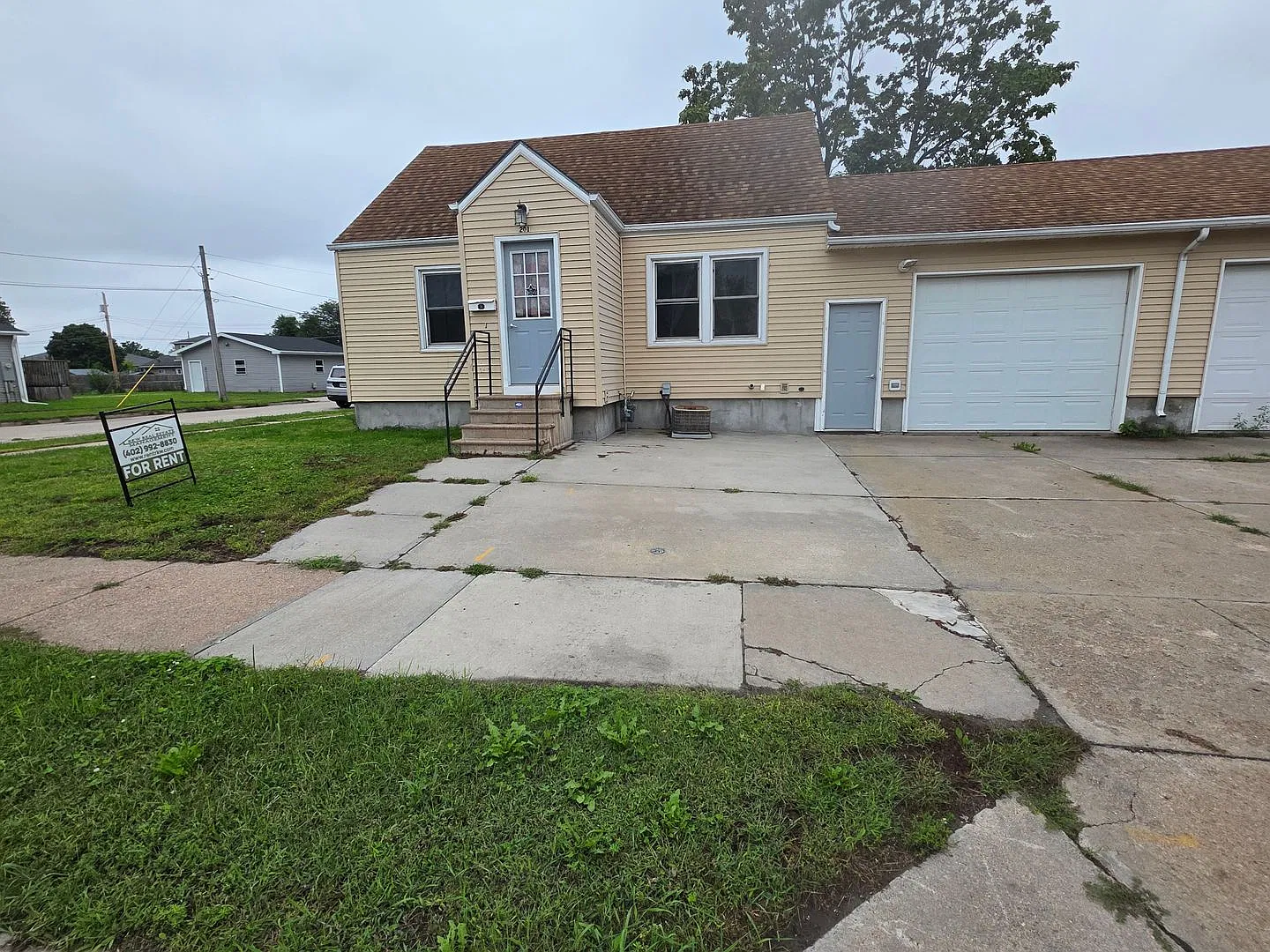 3-Bedroom Townhouse with Garage + Full Basement — Photo 1