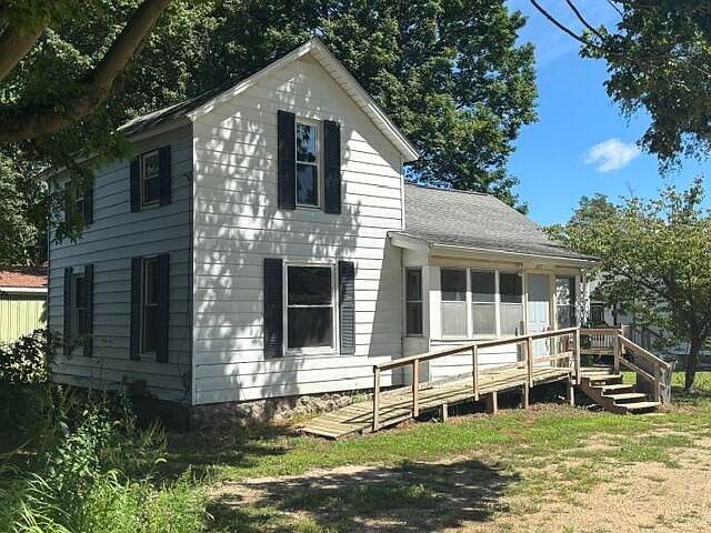 1st image of 227 Arbor St E
