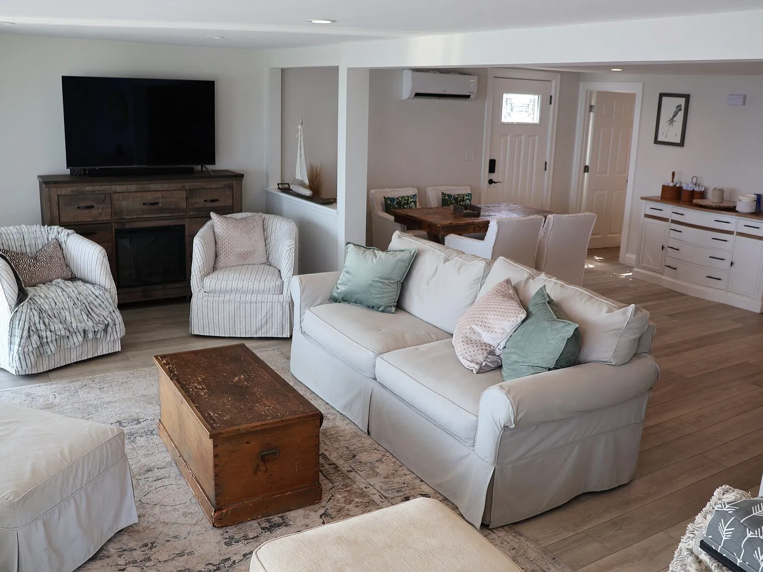 2 bed, 1.0 bath, 1050 sqft, $2,500 — Photo 3