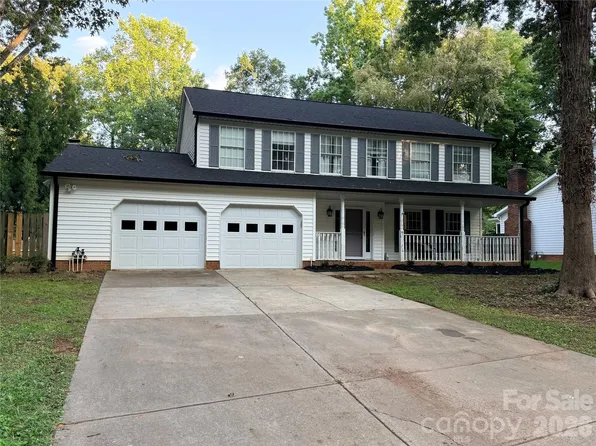 2512 Crescent Knoll Dr, Matthews, NC 28105