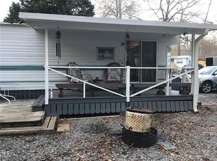 592 Riverside Dr, Cleveland, GA 30528